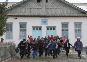 Кыргызстандагы 245 мектеп авариялык абалда