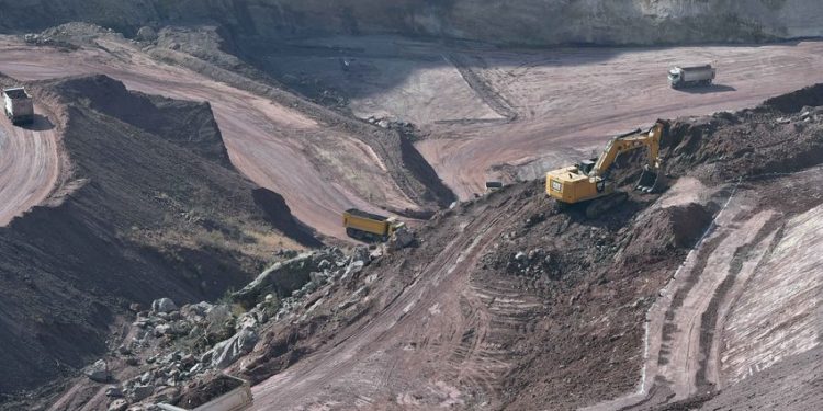 «Алтын казуучу ишкана үчүн». Терек-Сай айылындагы 62 үйдүн жашоочулары көчүрүлөт