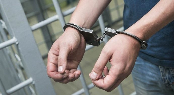 Орусияда мекендешине тапанча такап, 1 миллион сом талап кылган делип кармалган жарандын агасы: «Жигиттер андан өз акчасын доолап барышкан»