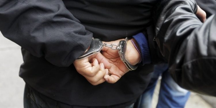 «Күчкө салып токойго алып барып, тапанча такап…» Орусияда жердешинен 1 миллион рубль талап кылган кыргыз жигиттер кармалды