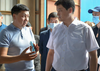 Улукбек Марипов Чүй облусунун бир катар өнөр жай ишканаларын кыдырды (сүрөт)