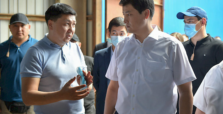 Улукбек Марипов Чүй облусунун бир катар өнөр жай ишканаларын кыдырды (сүрөт)