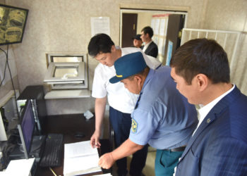 Марипов «Сосновка» транспорттук көзөмөл пунктунун ишин капыстан барып текшерди