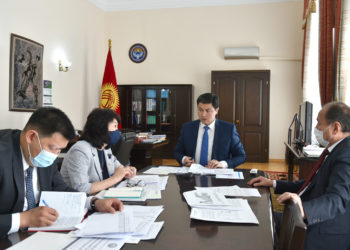 «Өткөн жылдагыдай каатчылыкка жол бербешибиз керек». Марипов эпидемиологиялык абал боюнча кеңешме өткөрдү