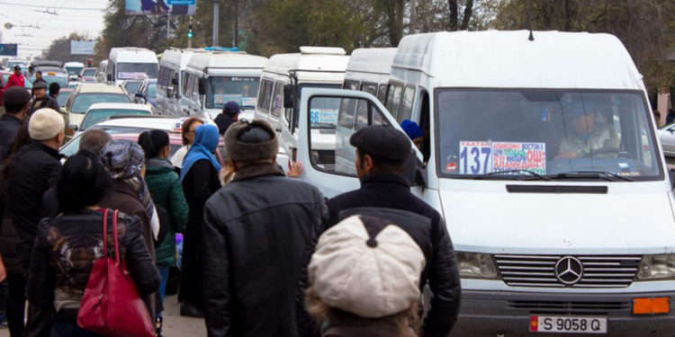Бишкекте маршруттук таксилердин баасы 15 сомго көтөрүлүүсү мүмкүн болууда