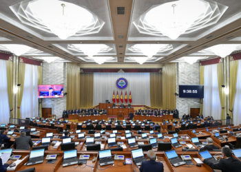 Ак Үйдө дезинфекциялоо иштери башталып, кызматкерлер онлайн иштөөгө өттү