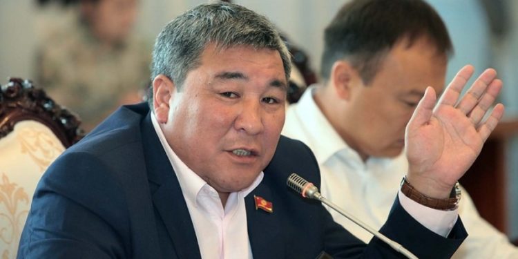 Депутат: «Мурда өлүп калгандарга добуш бердирсек, эми өлүп калган мыйзамга добуш берип жатпайбызбы»