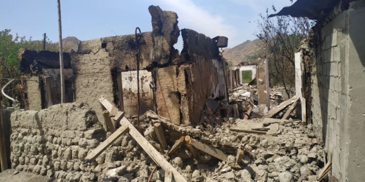 Чек ара жаңжалында 3 миллион сомдук товары бар дүкөнү өрттөлгөн жаран өкмөттөн компенсация ала албай жатканын айтты