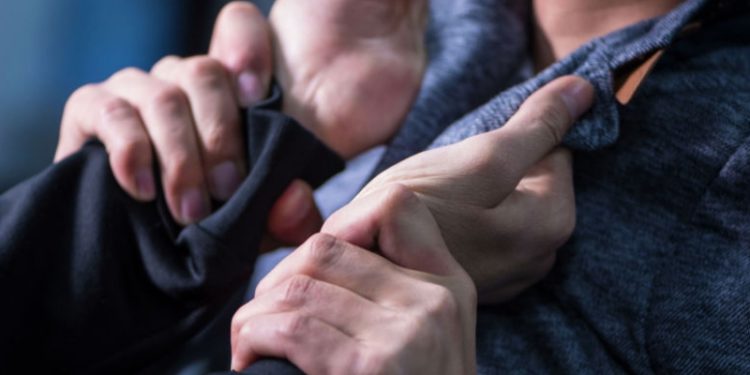 Чүйдө сугат суунун айынан эки айылдын тургуну мушташа кеткен