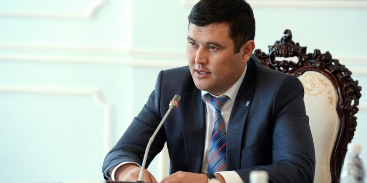 Президенттин аппаратынын жетекчисинин мурдагы орун басары Алмамбет Салиев кармалды