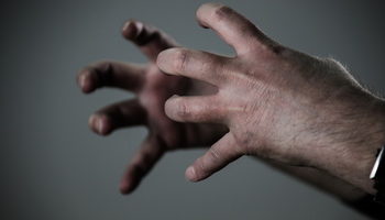 Орусияда 21 жаштагы жигит 13 жаштагы кызды муунтуп өлтүрүп, сөөгүн катып койгон