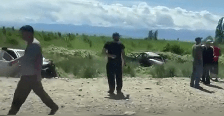 Ысык-Көлдө жол кырсыгында эки кичинекей кыз жана алардын апасы каза болду