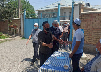 Ош шаарында мечиттерде дезинфекциялоо иштери жүрүп жатат (сүрөт)