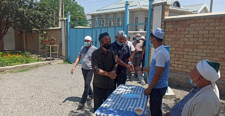 Ош шаарында мечиттерде дезинфекциялоо иштери жүрүп жатат (сүрөт)