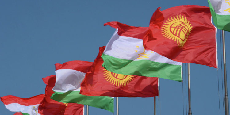 Баткен жана Согди облустарынын башчылары чек ара коопсуздугу боюнча сүйлөшүүлөрдү жүргүздү