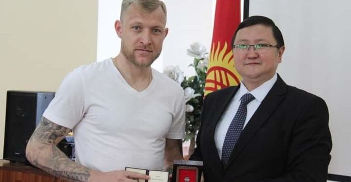 Футболчу Валерий Кичин «Даңк» медалы менен сыйланды