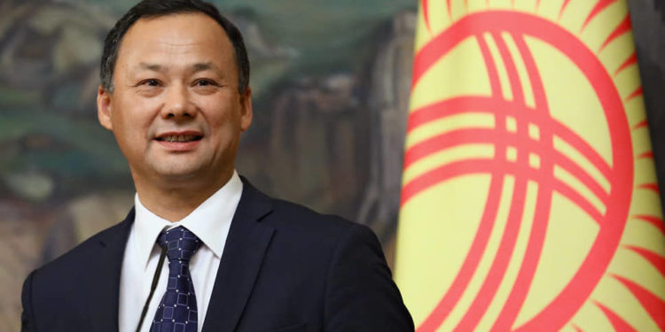 Руслан Казакбаев: «Түркия Кыргызстанга аскердик-техникалык жардам көрсөтүү ниетин билдирди»