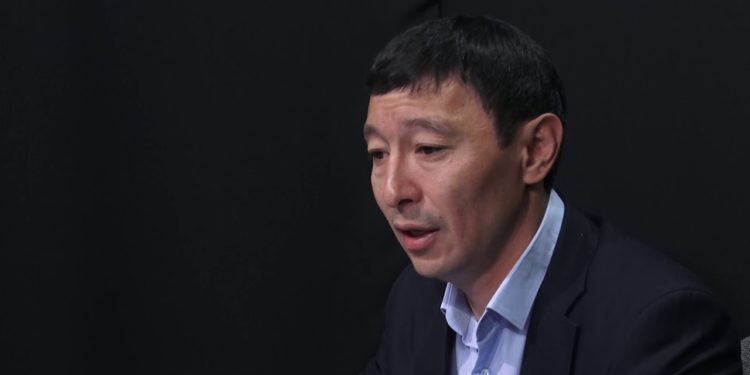 Асылбек Жээнбековдун адвокатына карата кылмыш иши кайра козголгону жатат