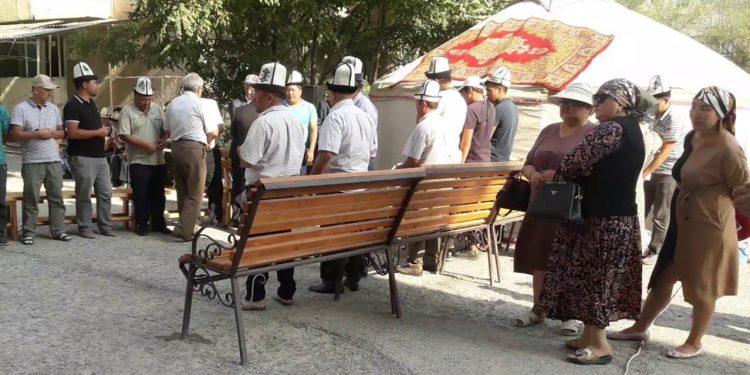 Чек арадагы жаңжалда 44 бала атасыз калса, бир үй-бүлө жалгыз уулунан ажыраган