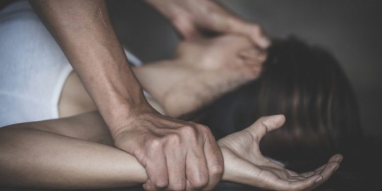 Ошто 18 жаштагы кызды уурдоого жана зордуктоого 29 жаштагы жаран шектелип кармалды