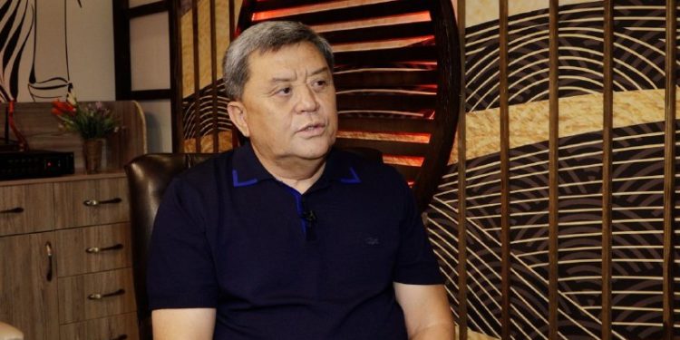 Ырчы Асел Кадырбекованын азан чакырылып, коюлган аты ким болгон?