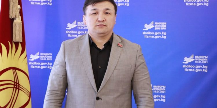Депутат Улукбек Мариповго: «Жетелешип алып, чогуу реалдуу жашоону көрүп келели»