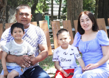 “Жубайым экөөбүз үйдө жамакташып айтышабыз” дейт төкмө акын Болот Назаров