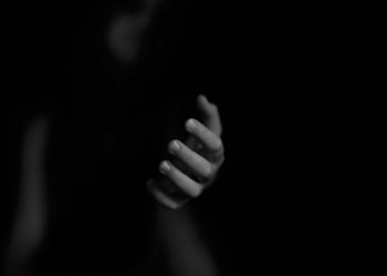 Таластын Кара-Буура районунда 18 жаштагы кыз атып өлтүрүлдү