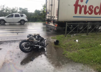 Орусияда оор жүк ташуучу айдаган 29 жаштагы Кыргыз жараны мотоцикл айдоочусун сүзүп алды