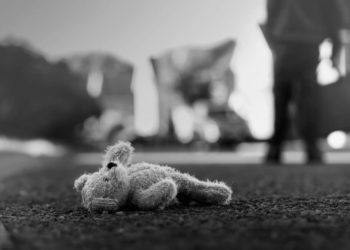 Араванда 12 жаштагы бала киши колдуу болду. Аны ооруканага «асынып алган» деп алып барышкан