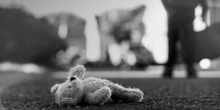 Араванда 12 жаштагы бала киши колдуу болду. Аны ооруканага «асынып алган» деп алып барышкан