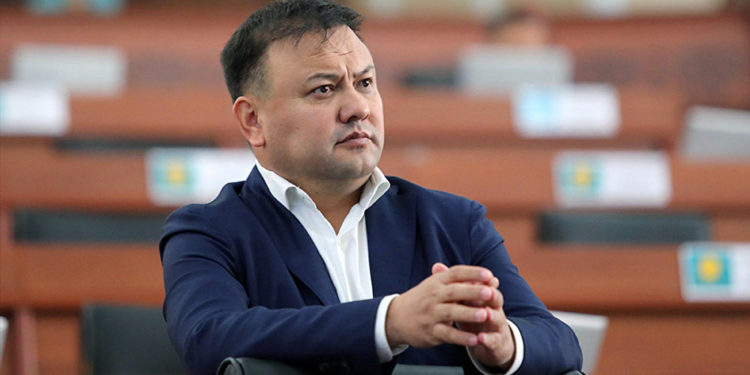 Казакстан аркылуу жүк ташуу үчүн Кыргызстандын жүк ташуучулары 5 миң долларга чейин төлөшөт