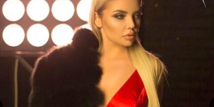 Украиналык модель Түркияда терезеден кулап көз жумду. Жигити аман алып калбаганы менен видеого тартууга үлгүргөн