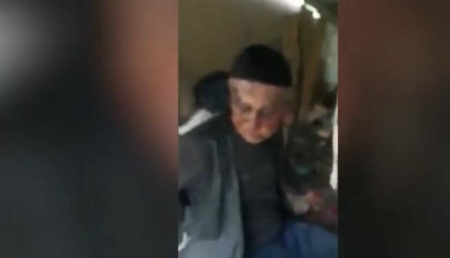 «Байлап туруп сабашты». Мыкаачылык менен сабалган адамдын видеосу тарады