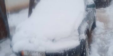 «Элдик кабарчы»: Жайдын аптаптуу күнүндө Чоң-Алай районунун Ачы-Суу айылында кар жаады (видео)