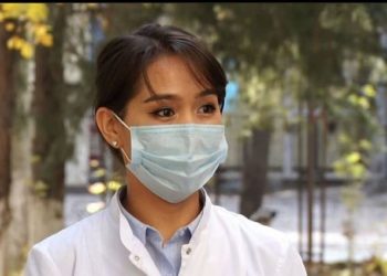 «Индия штаммын жуктурган адамдын ичи өтөт». Адис өлкөдө тарап жаткан коронавирустун түрү тууралуу айтып берди