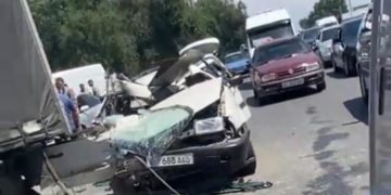 «Элдик кабарчы»: Заря айылынын жанында жеңил унаа КамАЗдын артына кирип кеткен (видео)