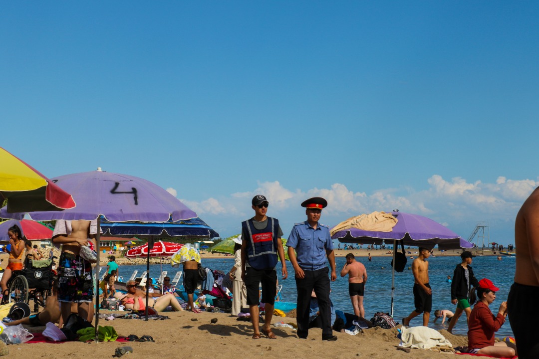 Группа куля. Милиция на Иссык Куле. Исикульск Киргизия пляж. Иссык Куль пункт милиции. 20 Куль.