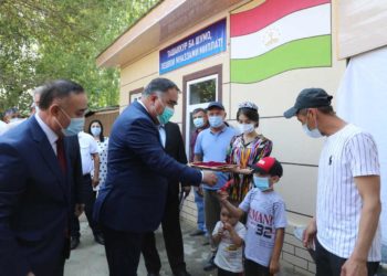 Кыргыз-тажик чек арасындагы жаңжал. Тажикстанда кыйраган үйлөр жаңыланып, ачкычы тапшырылды