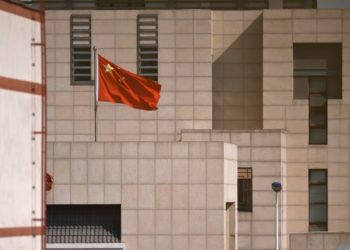 Бул фейк. Кытай элчилиги кыргызстандыктардын 70 пайызын эмдөө талабы боюнча үн катты