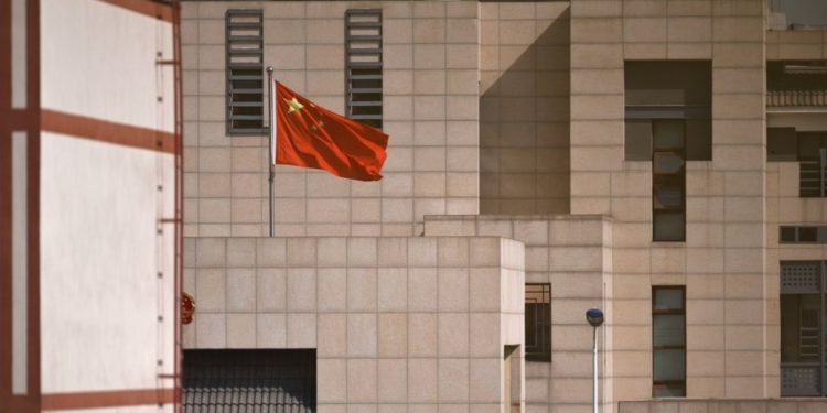 Бул фейк. Кытай элчилиги кыргызстандыктардын 70 пайызын эмдөө талабы боюнча үн катты