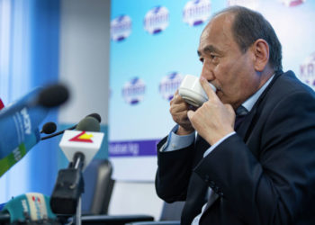 Министр: «Депутаттар мени «с ума сошедший» деген сайын, аброюм күчөп атат»