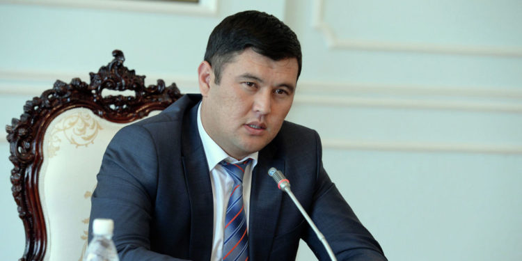 Президенттик аппараттын жетекчисинин мурдагы орун басары Алмамбет Салиев соттун чечими менен абакта калтырылды