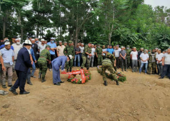 Чек арадагы атышууда тажик тараптын огунан каза болгон сержанттын сөөгү жерге берилди