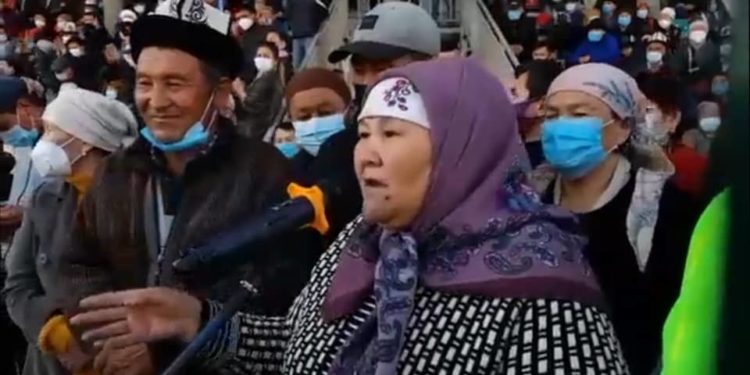 «Лампочка анча-мынча замыкание болот да…». Президентти «лампочка» деген айым кайрадан элди күлдүрдү (видео)