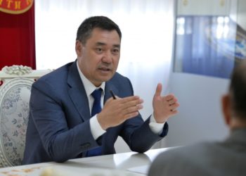 Садыр Жапаров Кыргызстандагы тил саясатын өркүндөтүү боюнча конкреттүү чараларды көрүү зарылдыгын билдирди