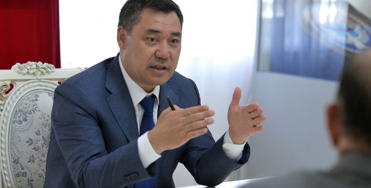 Садыр Жапаров Кыргызстандагы тил саясатын өркүндөтүү боюнча конкреттүү чараларды көрүү зарылдыгын билдирди