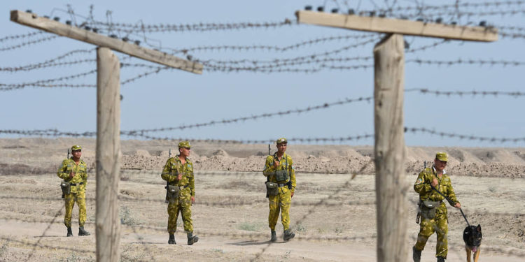 «9 атты уурдап, Кыргызстандын аймагына өткөрүүнү көздөшкөн». Чек арадагы атышуу боюнча тажик тараптын берген маалыматы