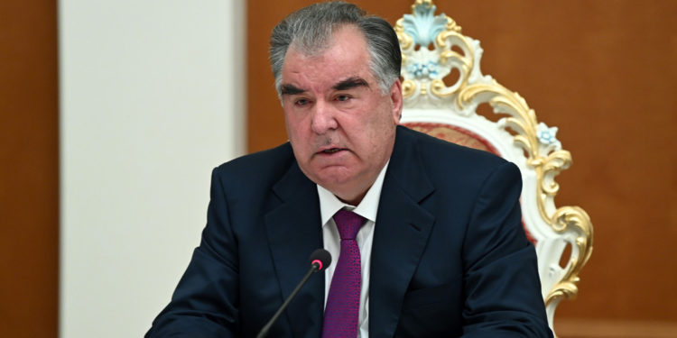 Эмомали Рахмондун карындашы көз жумду. Ал ооруканага коронавируска шектелип жаткырылган эле