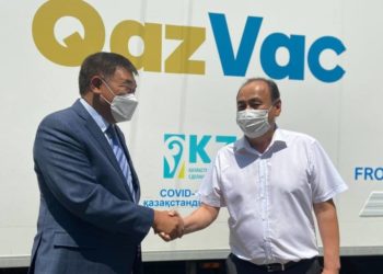 Кыргызстанга Казакстандан 25 миң доза «QazVac» вакцинасы жеткирилди